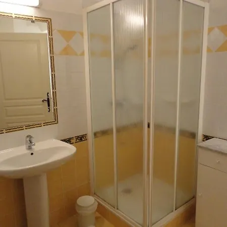 Familial Paisible Avec Piscine Au Coeur De Valensole - Fr-1-822-3
